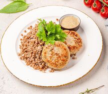 Котлеты из индейки с гречей и грибным соусом