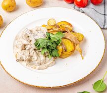 Бефстроганов с пюре и грибами