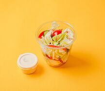 Шейк-салат с нежной курицей и овощами