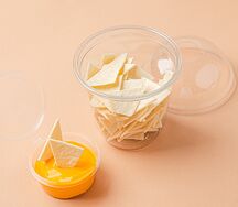 Начос с сырным соусом