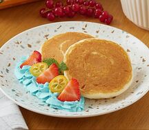 Оладьи со сливочным кремом из синей матчи