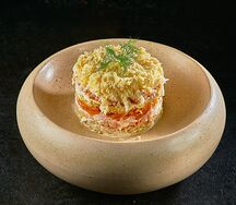 Салат Мимоза с копченым лососем