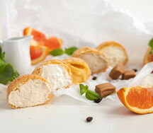 Ассорти сладких профитролей