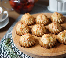 Перепечки с лососем и сливочным кремом