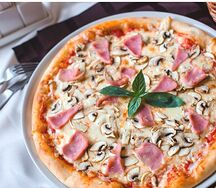 Пицца с ветчиной и грибами