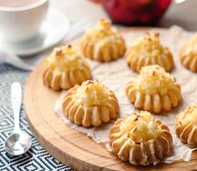 Перепечки с яблоком и корицей