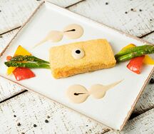Лосось в кукурузной панировке с овощами