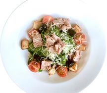 Салат Цезарь с тунцом