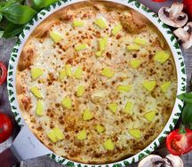 Пицца с ананасами