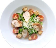 Салат Цезарь с курицей