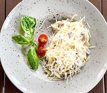 Феттуччине с курицей и грибами