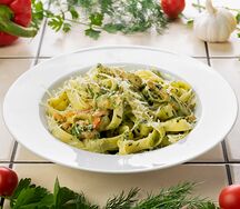 Феттуччине со шпинатом и курицей