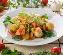 Салат с куриной печенью и медово-горчичной заправкой