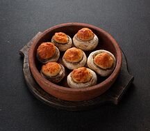 Шапки шампиньонов с сулугуни 