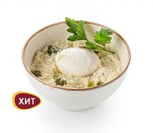 Пшенная каша с яйцом пашот и пармезаном