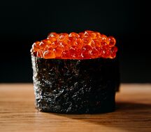 Суши красная икра