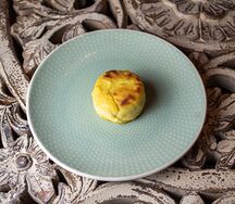 Сырник с изюмом