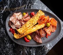 Мясная тарелка