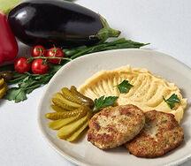 Котлеты из индейки и курицы с картофельным пюре