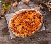 Флэт брэд с моцареллой и томатным соусом