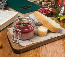 Паштет из куриной печени с малиновый соус
