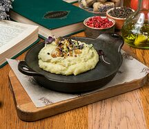 Картофельное пюре с сыром Горгонзола и хрустящим луком