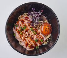 Мезмен с лососем и красной икрой