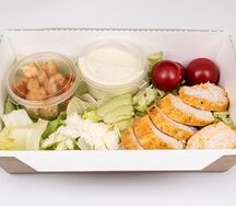 Салат Цезарь с курицей