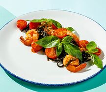 Спагетти Нэри с пикантным соусом и креветками