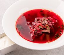 Борщ с томлёной щекой
