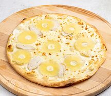 Пицца с цыплёнком и ананасом