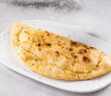 Кальцоне с ветчиной и сыром