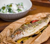Форель с овощами