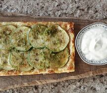 Тарт с фейхоа, фисташками и кардамоном