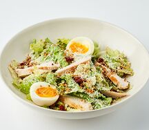 Салат Цезарь с цыпленком