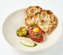 Тартар из говядины с баклажановым муссом