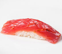 Суши с тунцом Bluefin и соусом васаби