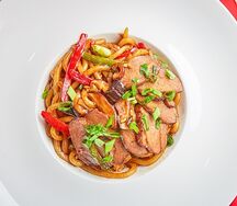 Удон с уткой в копченом соусе