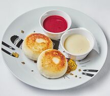 Сырники с ягодным соусом