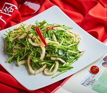 Кальмары, жаренные с кинзой