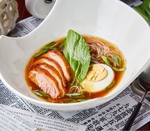 Стеклянная лапша с уткой в бульоне