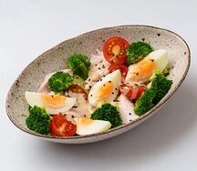 Салат с курицей и брокколи