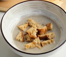 Грибной крем-суп с гренками