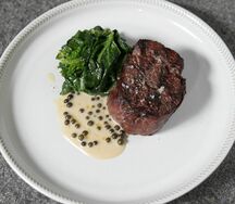 Говяжья вырезка с перечным соусом