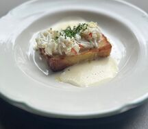 Картофельный гратен с крабом и хреном