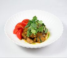 Молодой ягненок с картофелем и белыми грибами