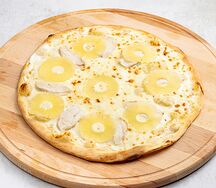 Пицца с цыплёнком и ананасом
