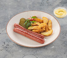 Колбаски-гриль с картофельными дольками