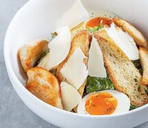 Салат Цезарь с курицей