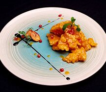Кусочки курицы в кисло-сладкой глазури 